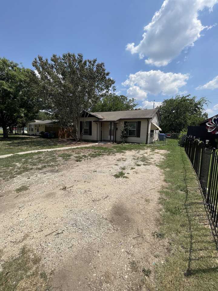 116 Kathy Dr #1 - Photo 2 of 28