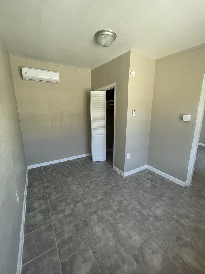 4212 Manzana Ave #1 - Photo 5 of 9