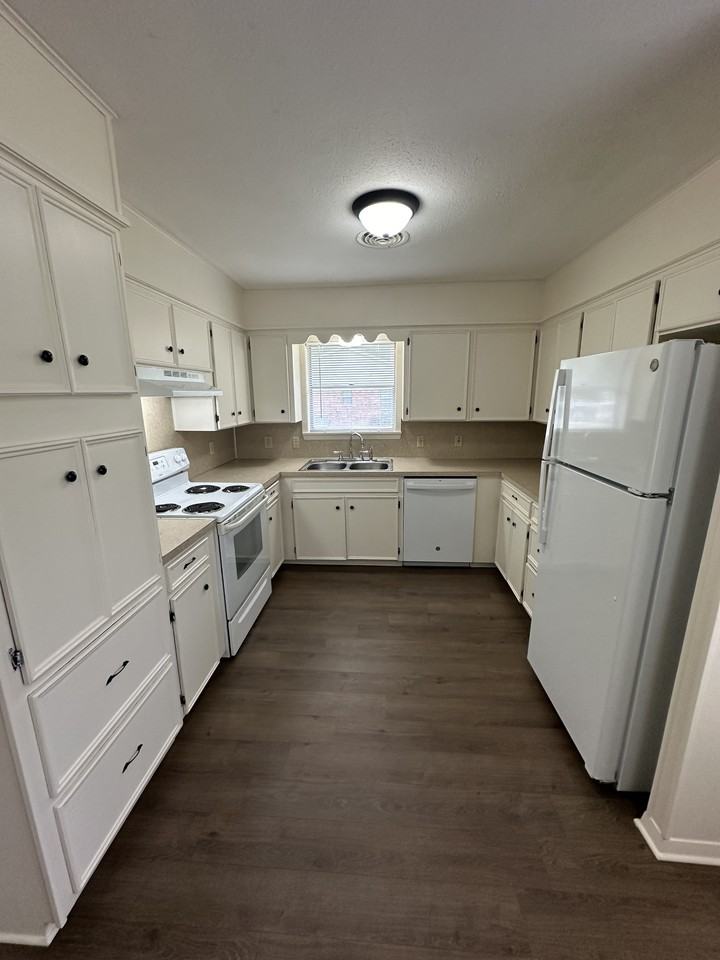 1008 Oakridge Street #1 - Photo 5 of 13