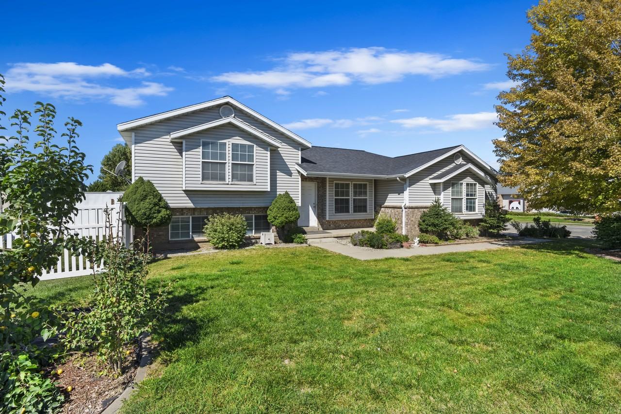 1613 N 2000 W #1 - Photo 2 of 33