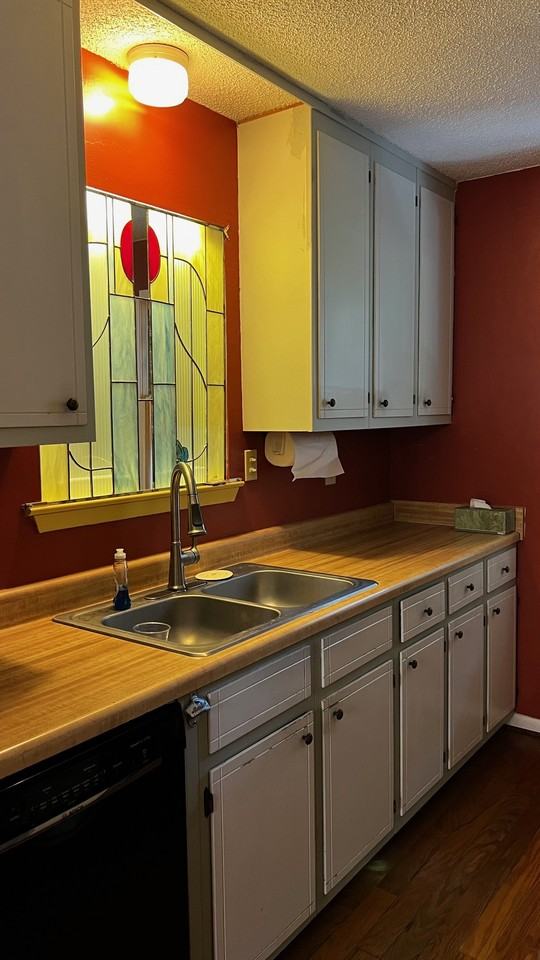 905 Van Avenue #1 - Photo 3 of 25
