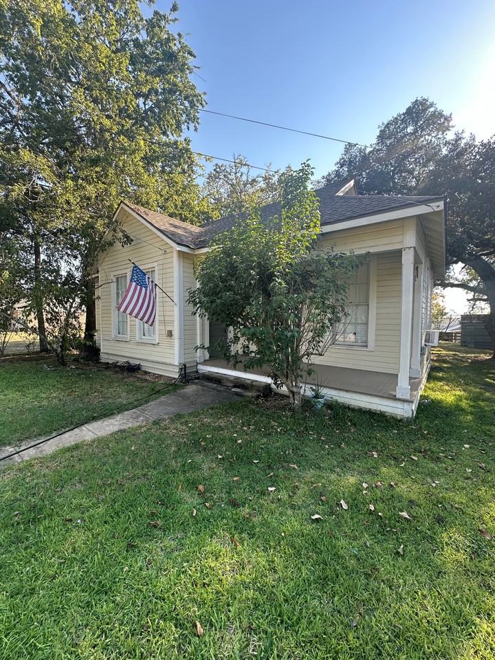 213 North Brazos Street #1 - Photo 2 of 16
