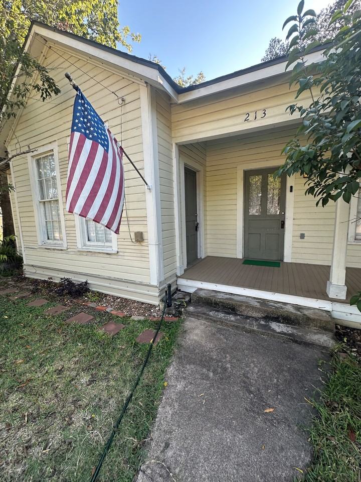 213 North Brazos Street #1 - Photo 3 of 16