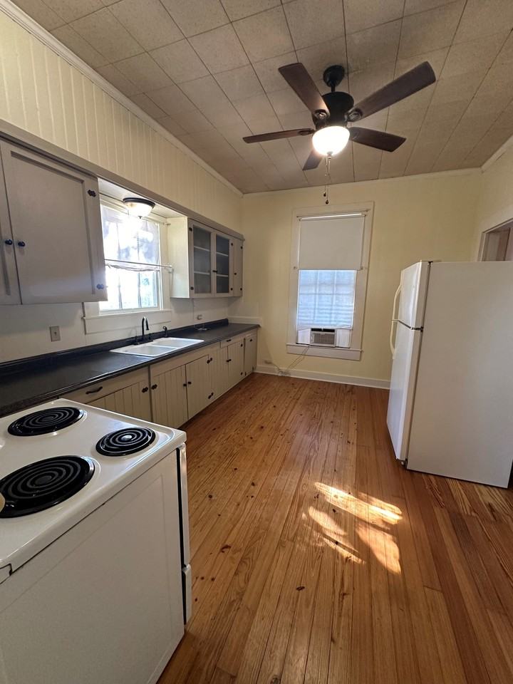 213 North Brazos Street #1 - Photo 4 of 16