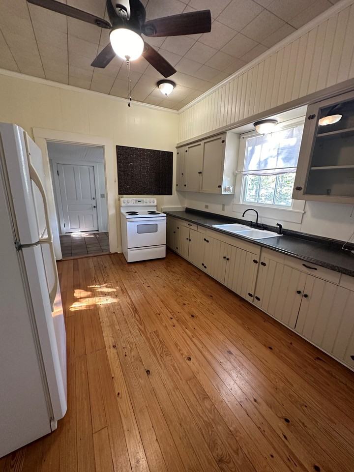 213 North Brazos Street #1 - Photo 5 of 16