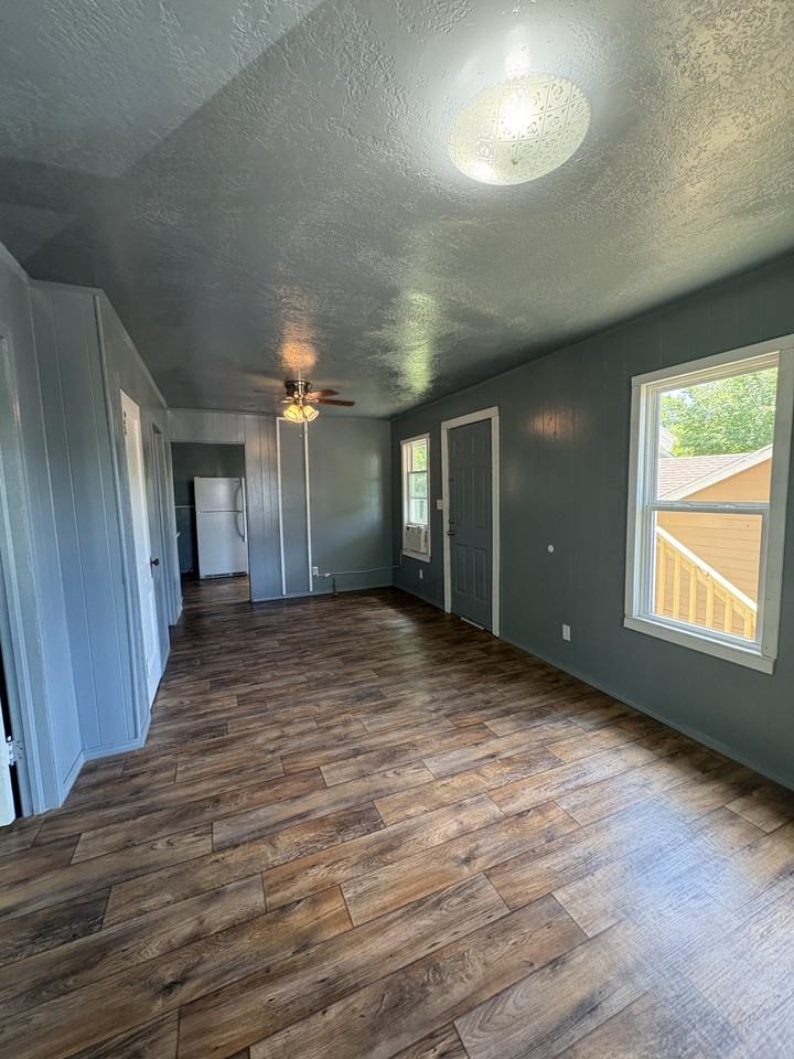 522 S Stonewall St #1 - Photo 4 of 10