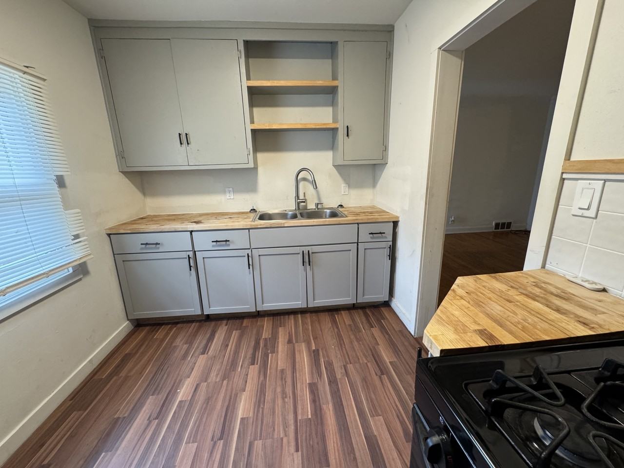 813 3rd Ave Apt 2r #2R - Photo 4 of 6