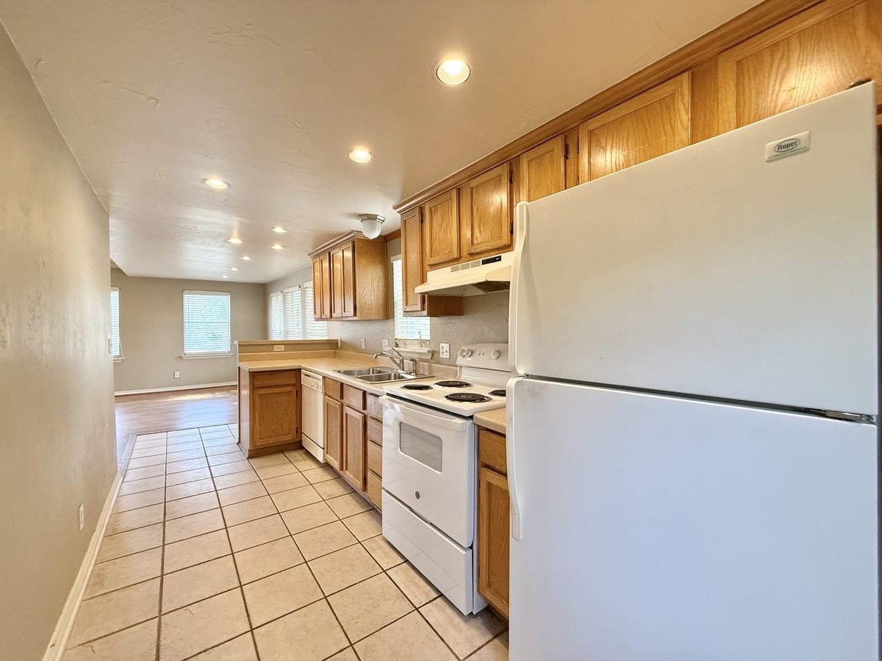 2604 Nw 50th St #1 - Photo 4 of 12