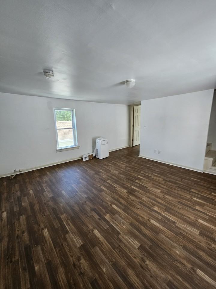 29 29 North New StreetApt B #1 - Photo 5 of 9