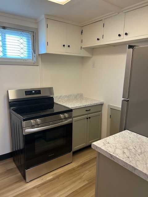 1029 1/2 Yale Ave #1-2 - Photo 2 of 14