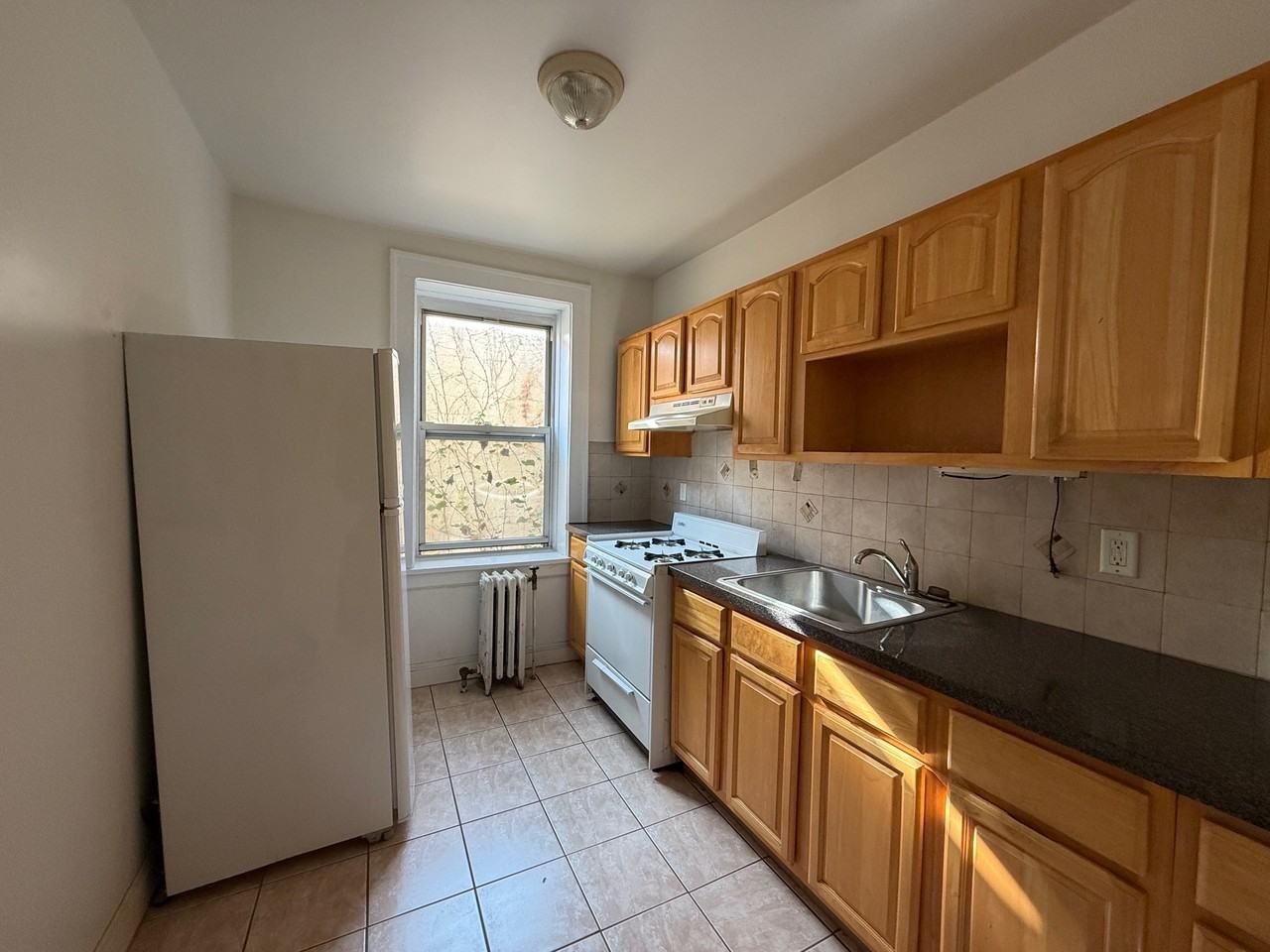 315 311 - 315 Queen Anne Road - 4 #04 - Photo 2 of 8