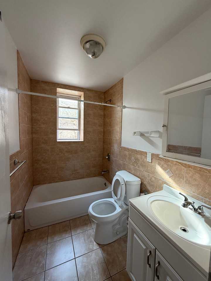 315 311 - 315 Queen Anne Road - 4 #04 - Photo 4 of 8