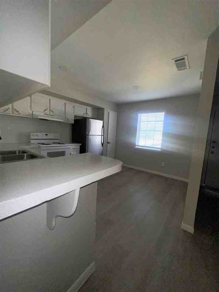 427 Hollyvale Drive #1 - Photo 5 of 8