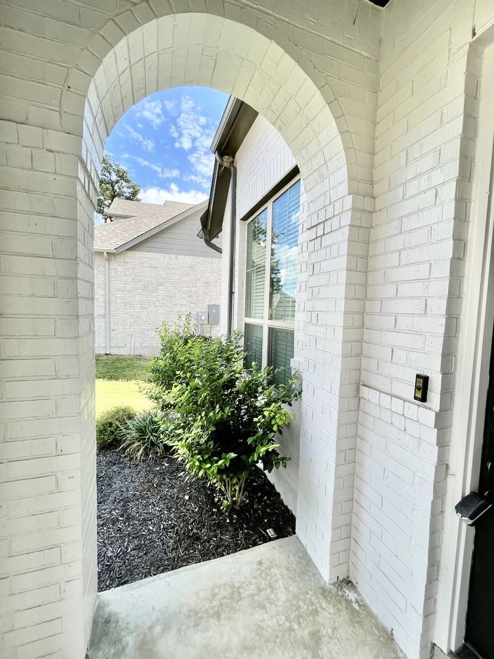 126 Huntwick Dr #1 - Photo 4 of 50