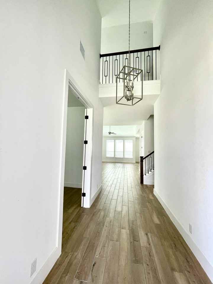 126 Huntwick Dr #1 - Photo 5 of 50