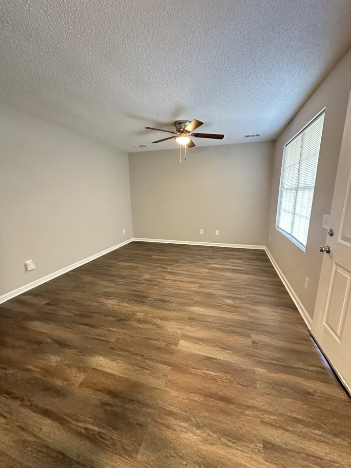 1115 E 59th St #1 - Photo 3 of 18