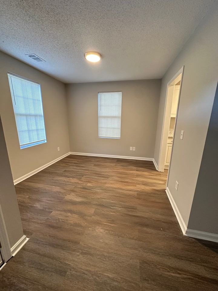 1115 E 59th St #1 - Photo 4 of 18