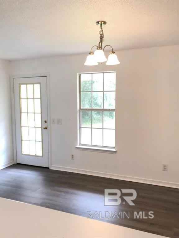 305 W Peachtree Ave #1 - Photo 3 of 13