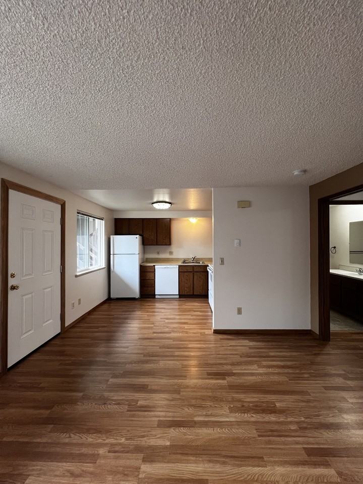 1164 Harris St Se Apt E #1164E - Photo 3 of 9