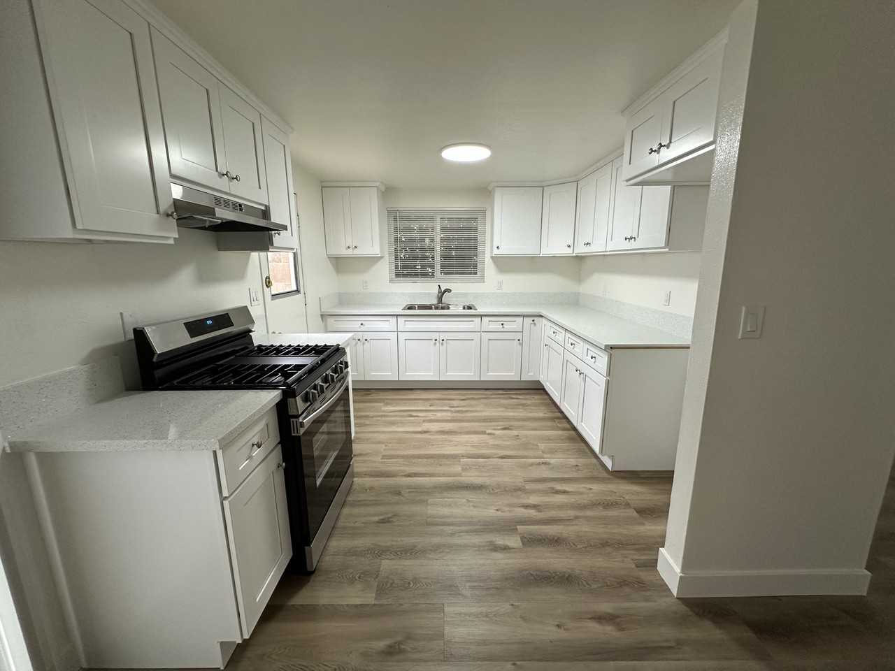 1802 East 4th Street #A - Photo 5 of 26