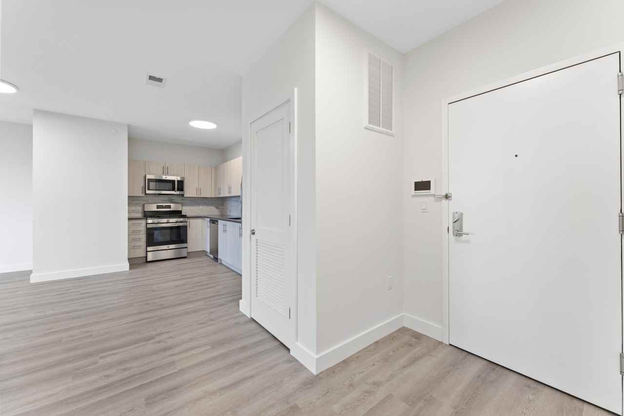 49 South Day Street #302 - Photo 4 of 17