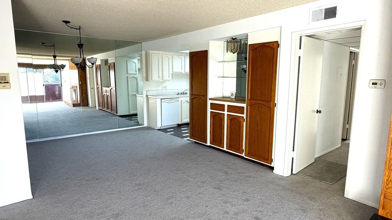 2805 East 3rd Street #1 - Photo 2 of 16