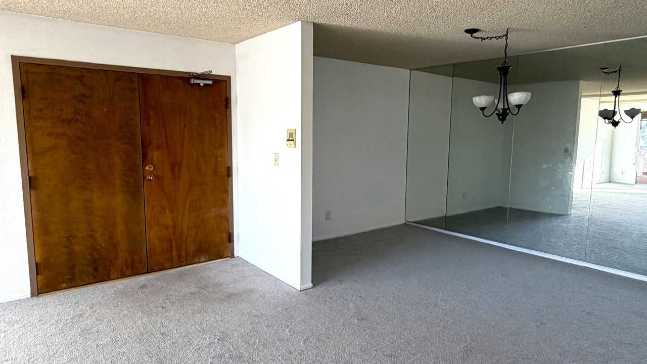 2805 East 3rd Street #1 - Photo 3 of 16