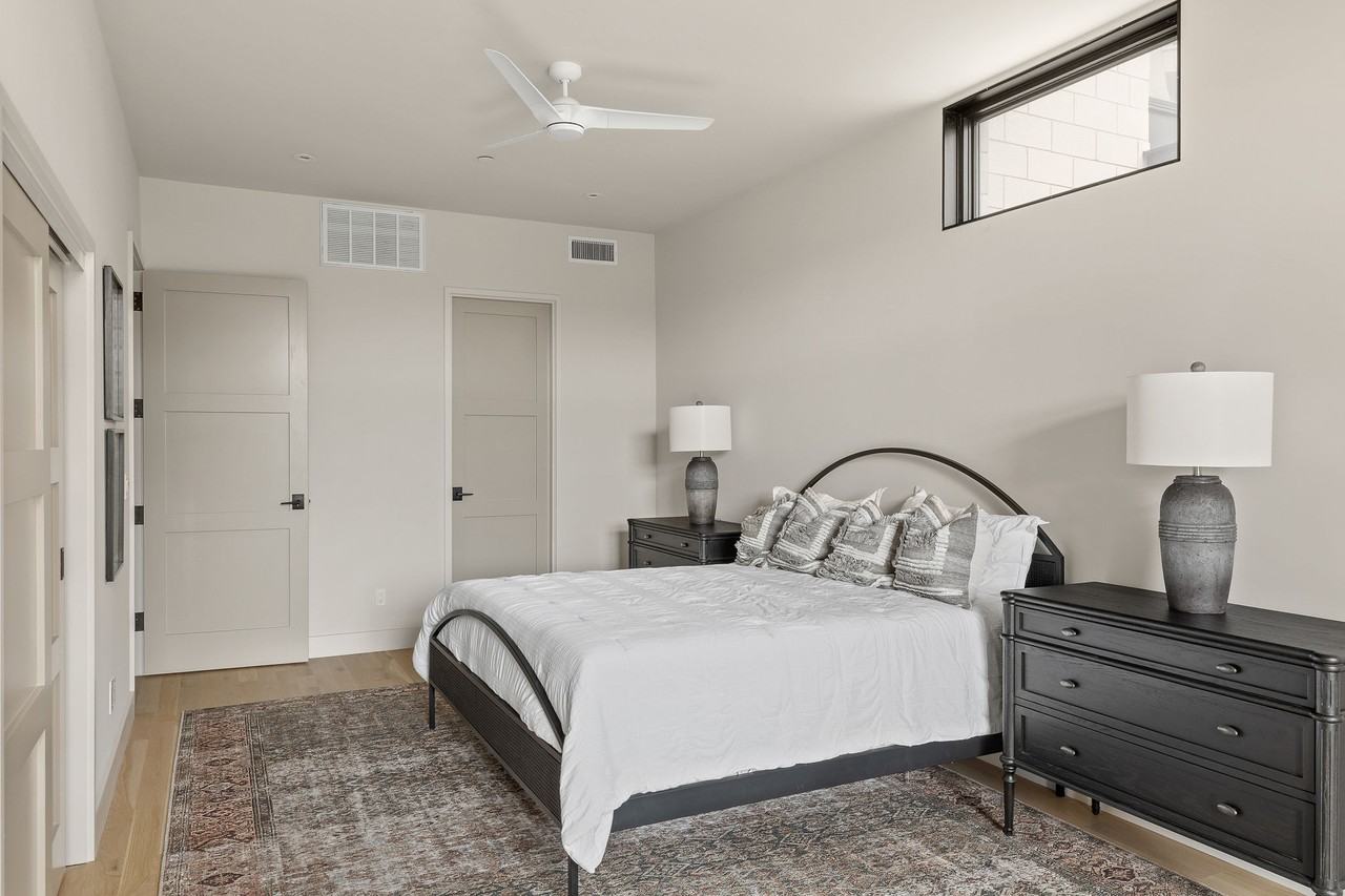 1325 North Dewey Avenue #1 - Photo 2 of 38