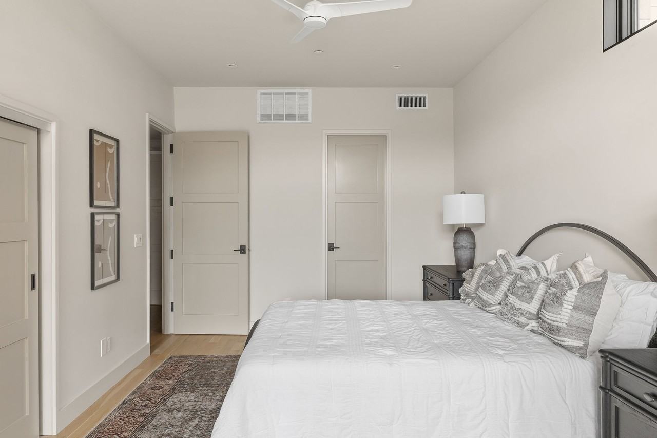 1325 North Dewey Avenue #1 - Photo 3 of 38