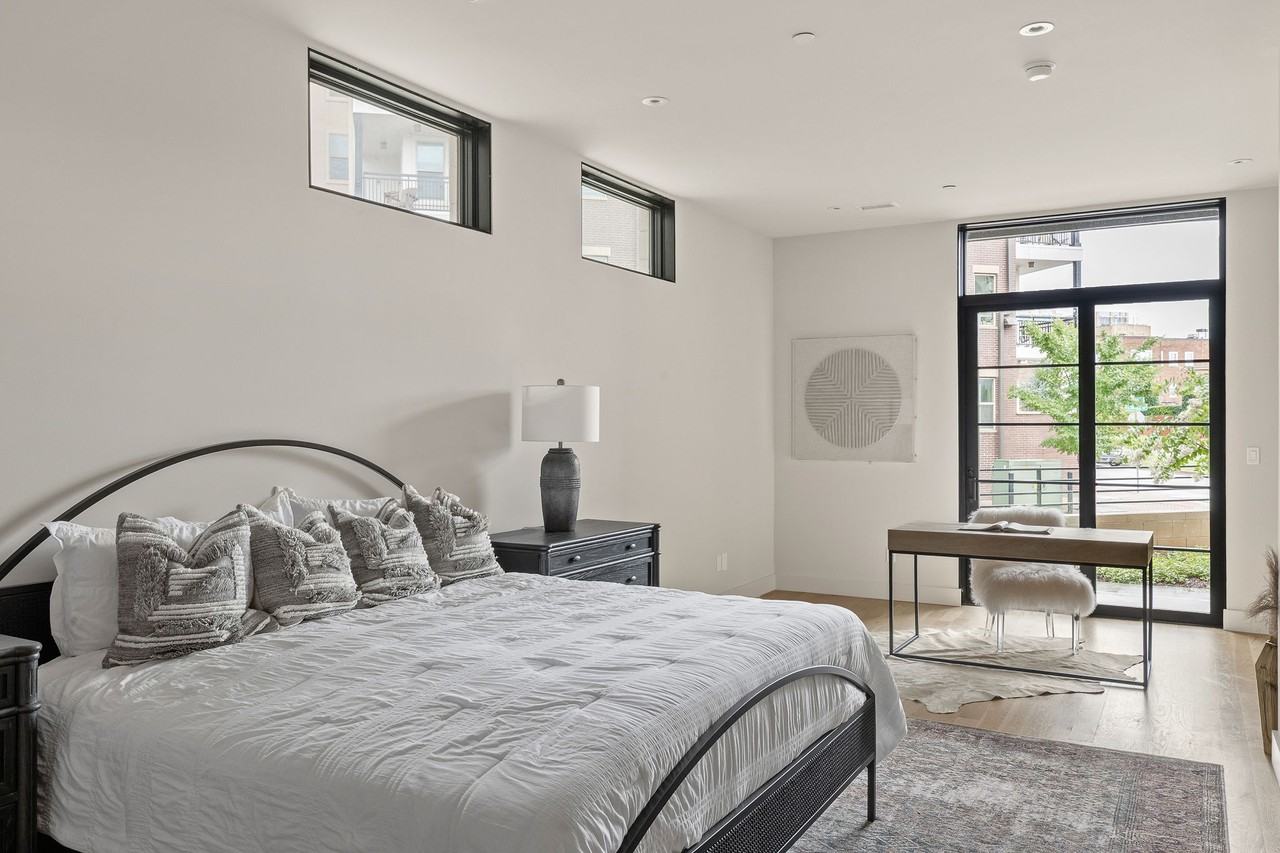 1325 North Dewey Avenue #1 - Photo 4 of 38