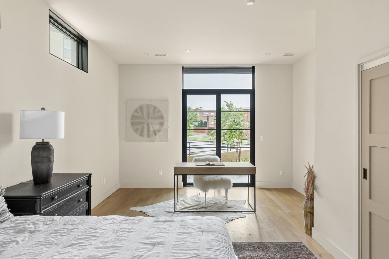 1325 North Dewey Avenue #1 - Photo 5 of 38