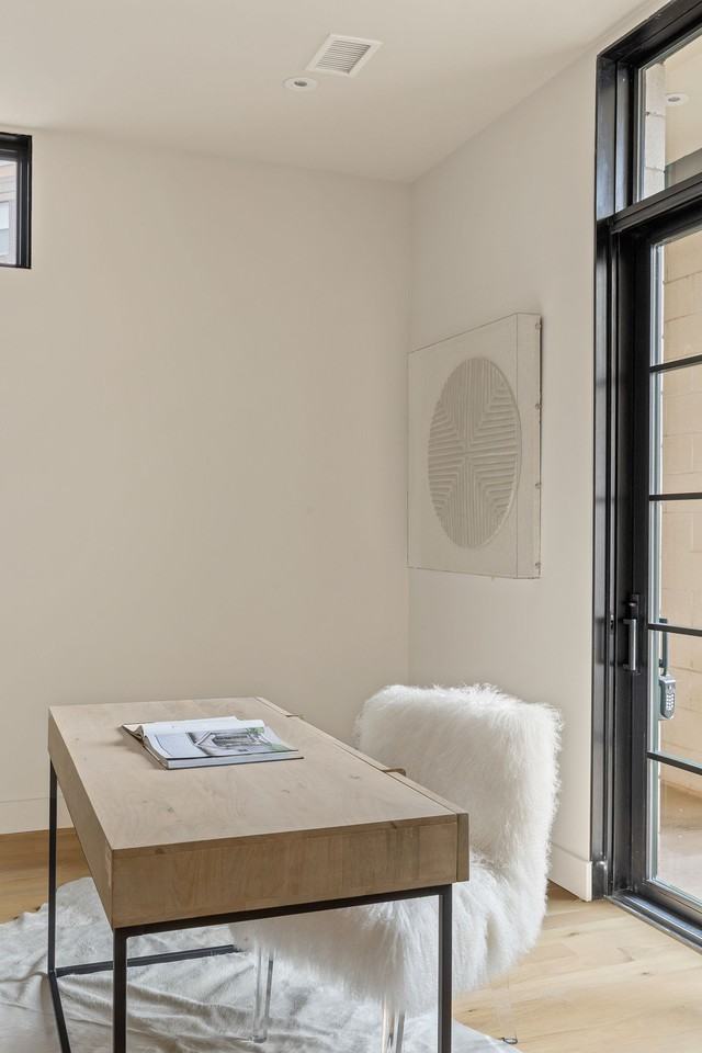 1325 North Dewey Avenue #1 - Photo 7 of 38