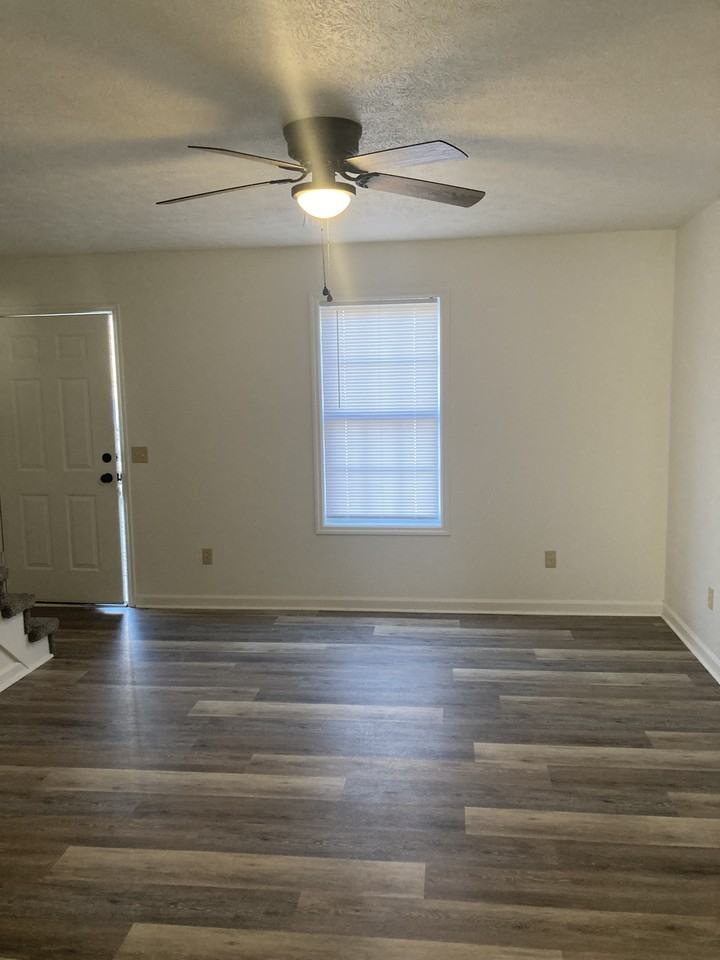 118 West Market Street #B - Photo 2 of 6