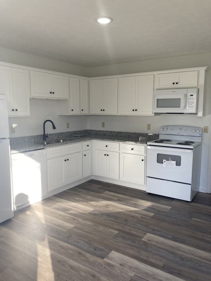 118 West Market Street #B - Photo 3 of 6