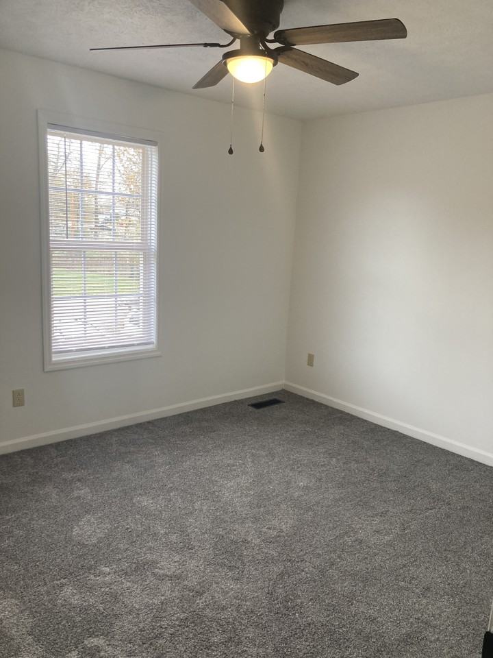 118 West Market Street #B - Photo 4 of 6