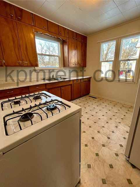 705 10th St Ne #1 - Photo 7 of 16