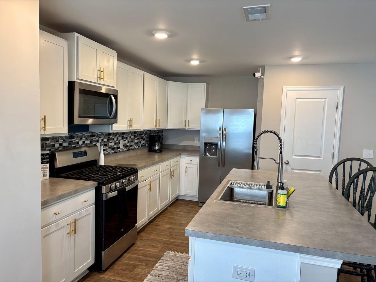 194 Spencer Cir - Photo 4 of 17