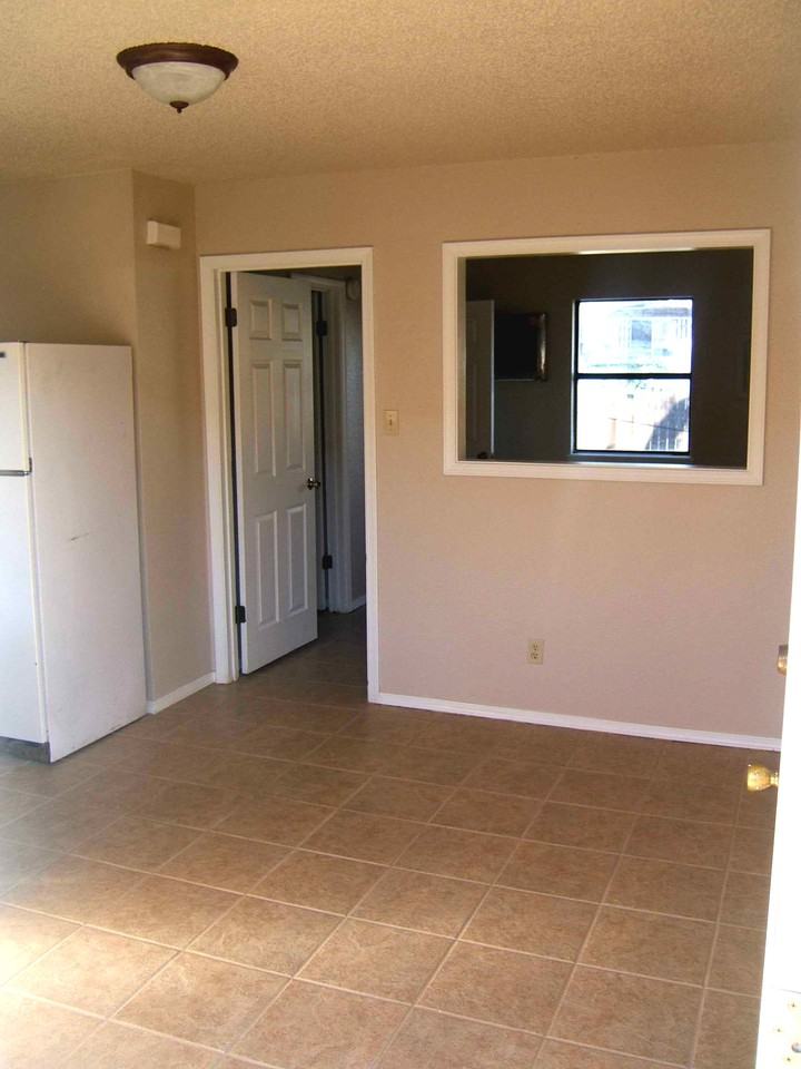 530 N Burk St #C - Photo 3 of 10