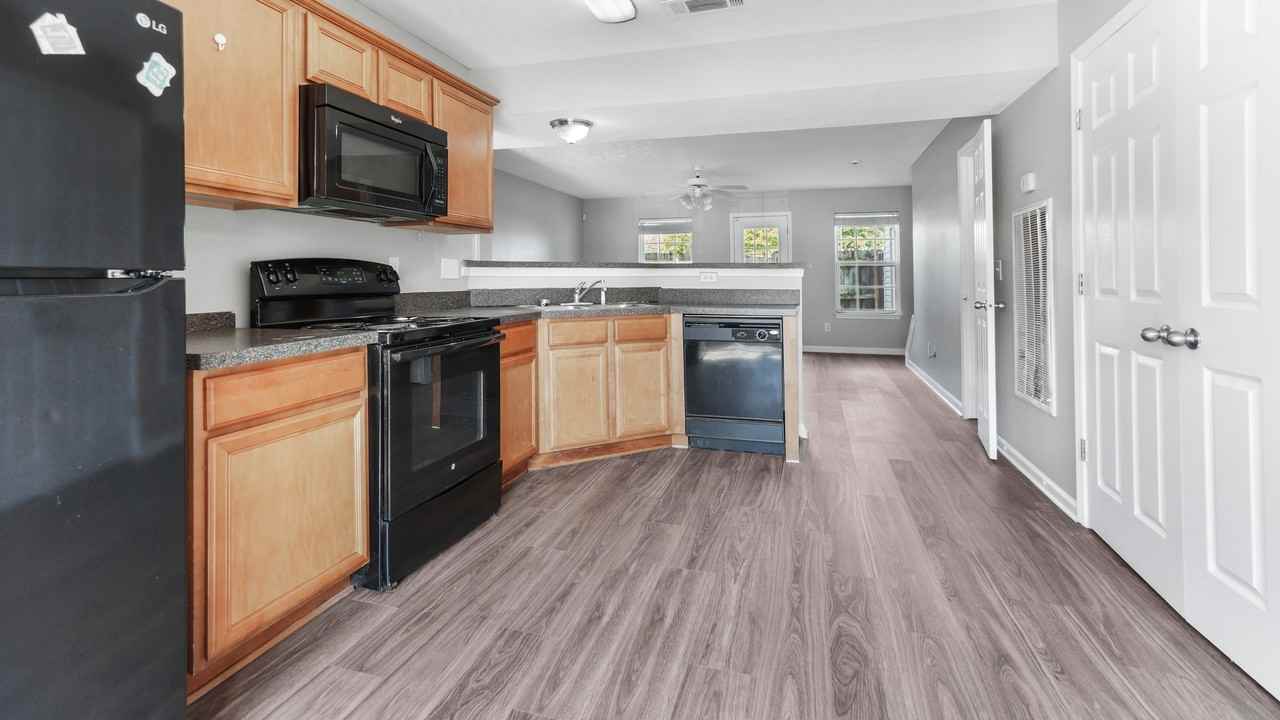3130 George Buchanan Dr #1 - Photo 5 of 17