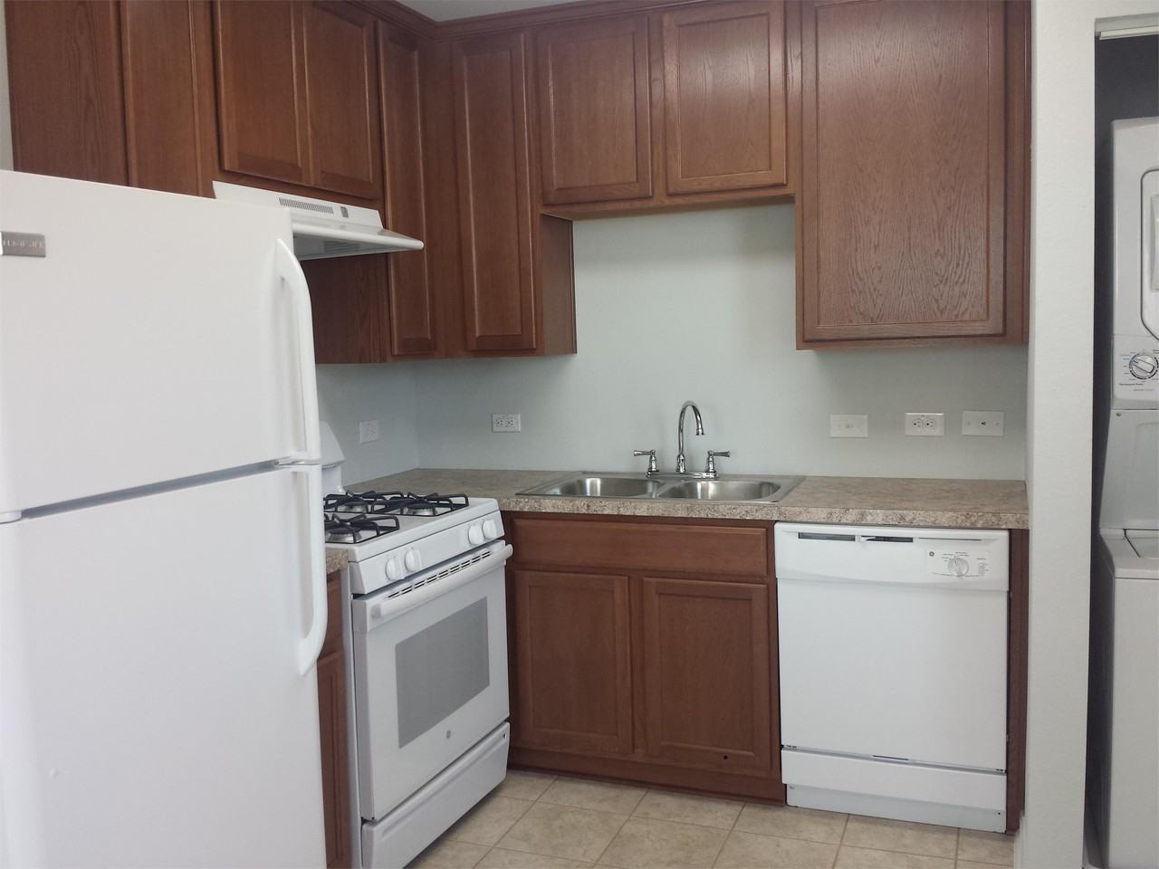 340 Perry Street - Photo 2 of 11