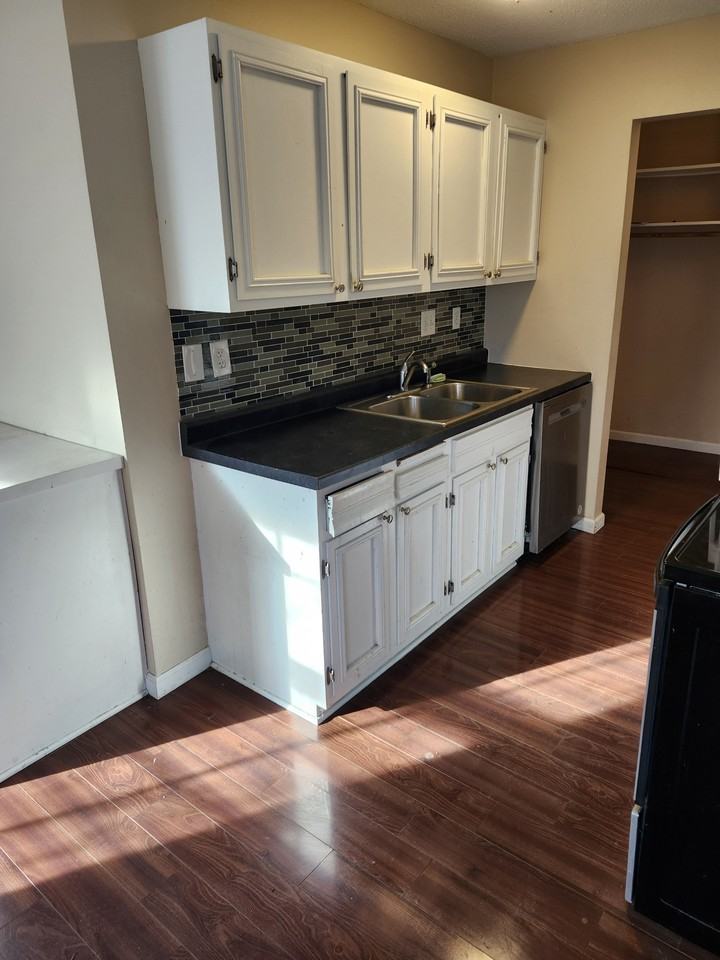 825 825 Old Settlers TrailApt. 5 #1 - Photo 3 of 10