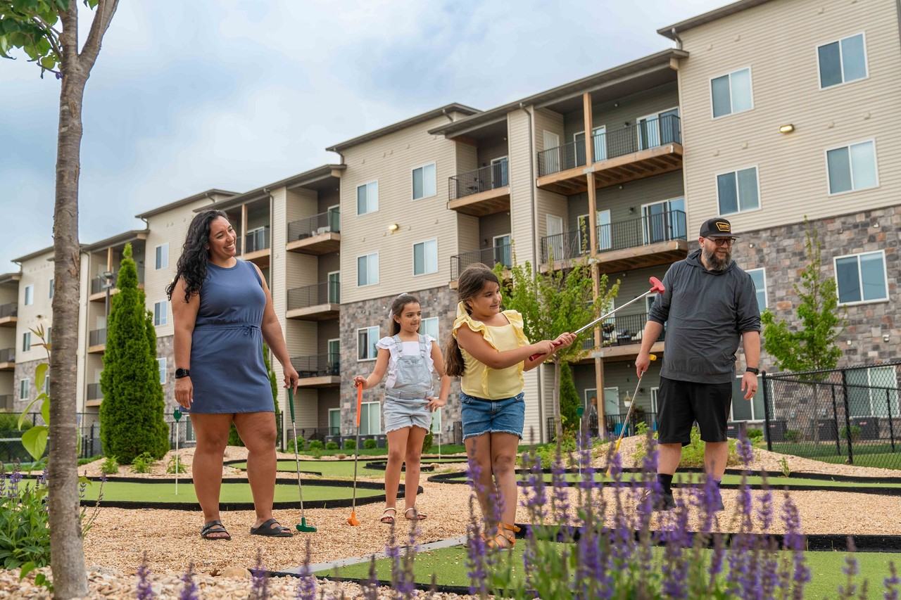 Monarch - Photo 2 of 50