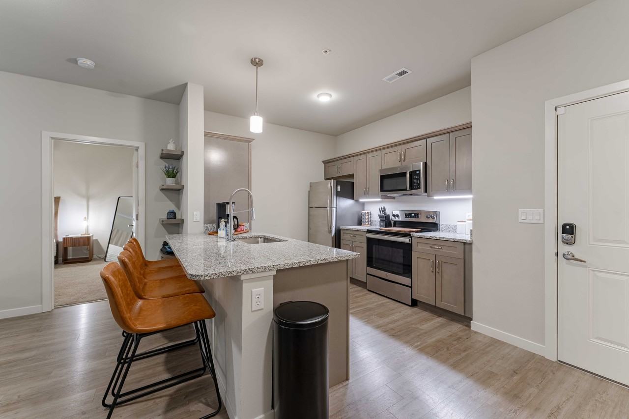 Monarch - Photo 7 of 50