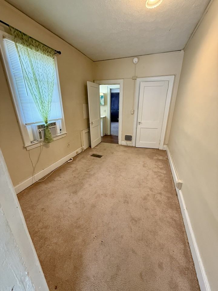 820 11th Ave #2 - Photo 4 of 8