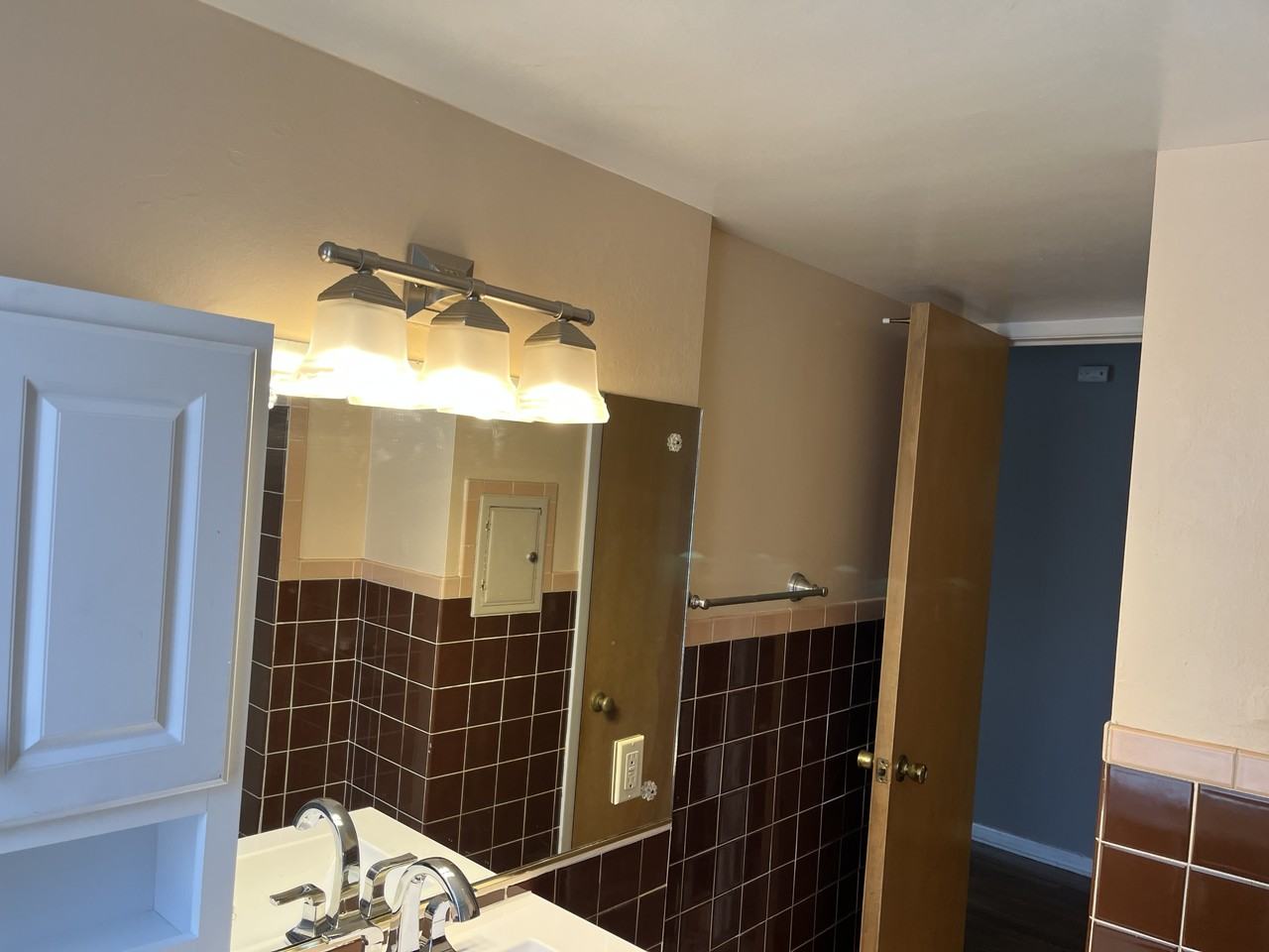 2371 Warrensville Center Rd #DN - Photo 6 of 12