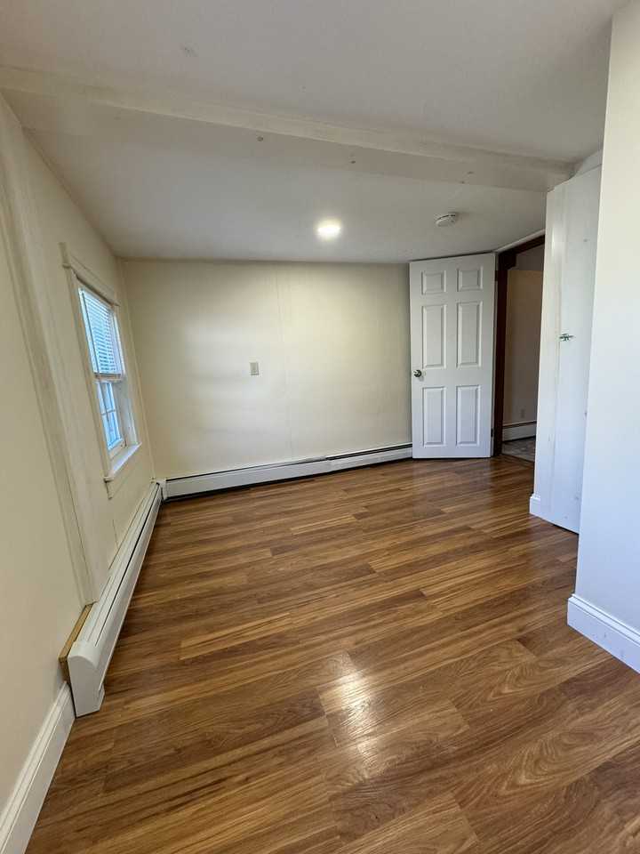 37 Middle St #2 - Photo 7 of 15