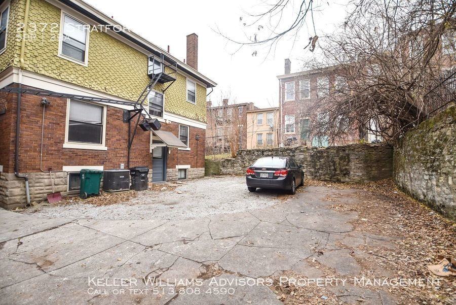 2372 Stratford Avenue #1 - Photo 4 of 25