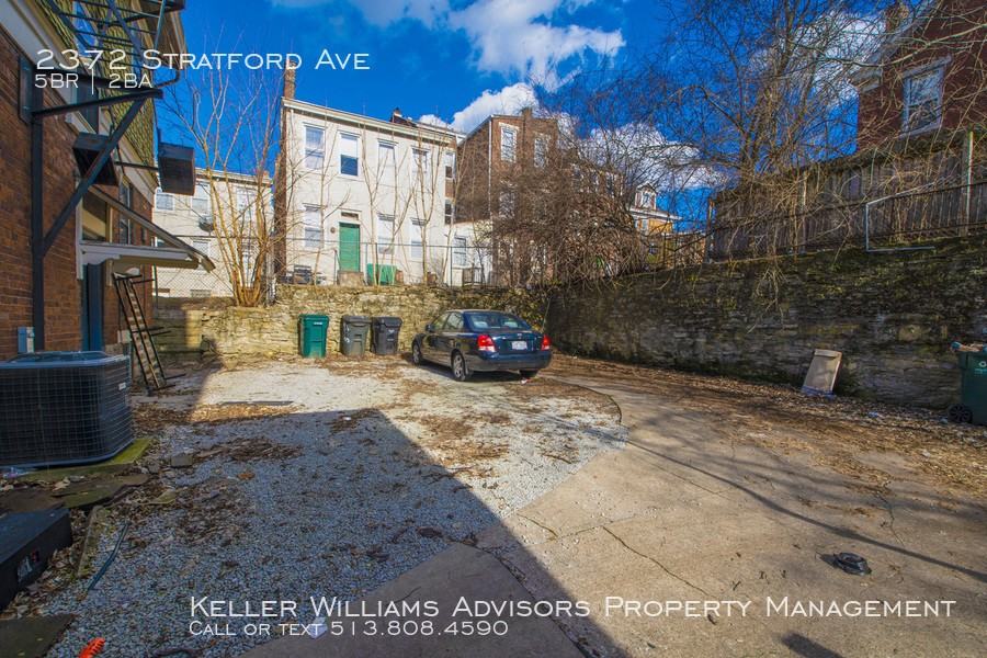 2372 Stratford Avenue #1 - Photo 5 of 25