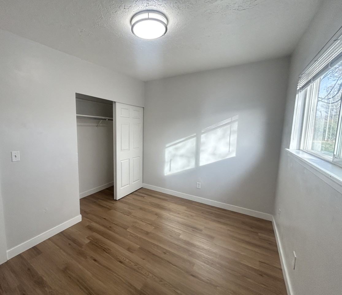 1601 W Ivy Cir #1 - Photo 7 of 13