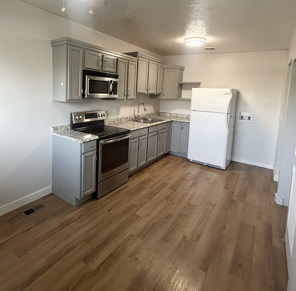 1601 W Ivy Cir #1 - Photo 4 of 13